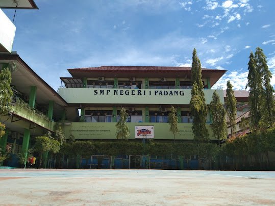 Sejarah SMP Negeri 1 Padang