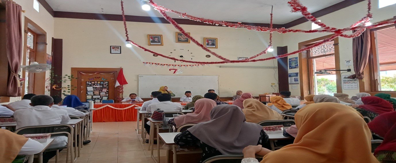 Perpisahan Mahasiswa PLK di SMP Negeri 1 Padang